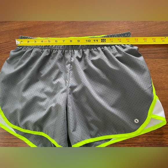 Womens Xersion shorts, size medium - Picture 6 of 6